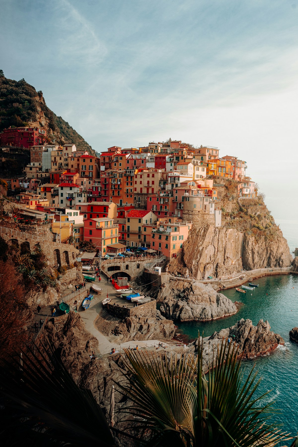 Colourful buildings of Manarola stacked on the cliff above the Ligurian Sea, Cinque Terre, Italy