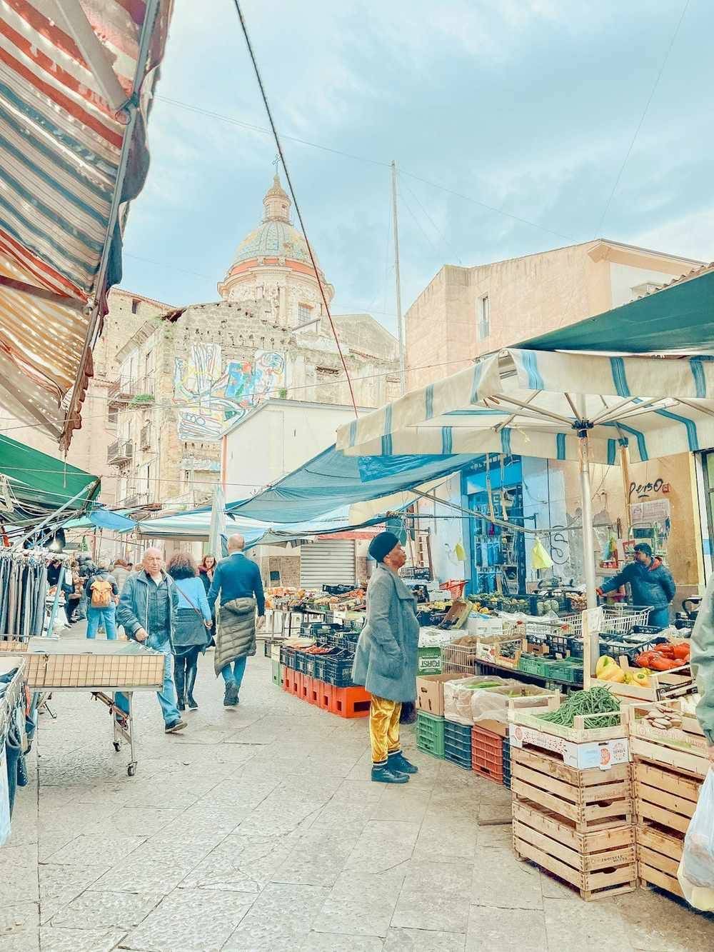 Marché sicilien avec fruits et légumes colorés, Palerme, Sicile